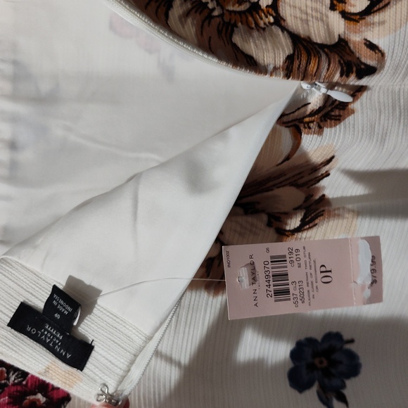 Fitted Floral Pencil Skirt - Picture 4 of 5